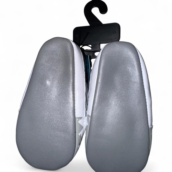 Zac & Evan Baby Crocodile Shoes NWT 
Size 6–9M - Picture 3 of 3